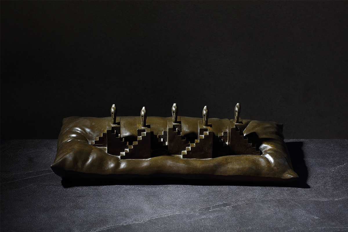 段存真　夢的重量-路途　57×30×17cm　青銅　2012